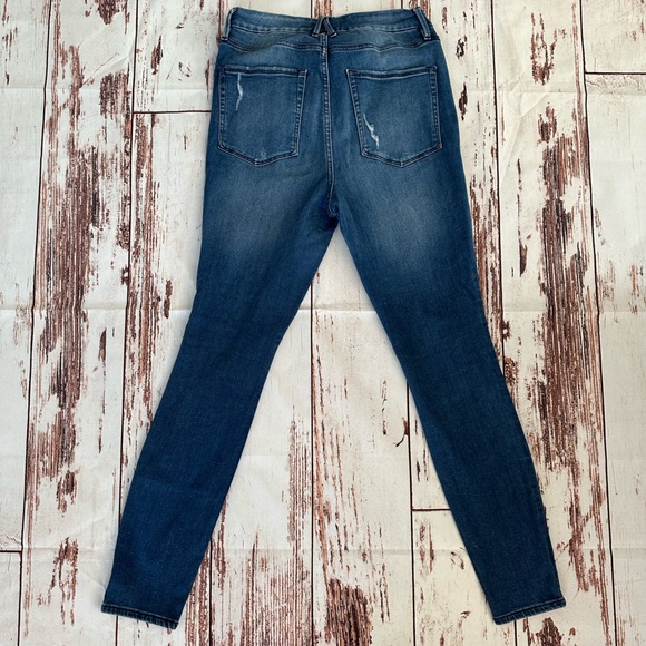 Good American Good Waist distressed skinny jean size 10/30 - Picture 3 of 5